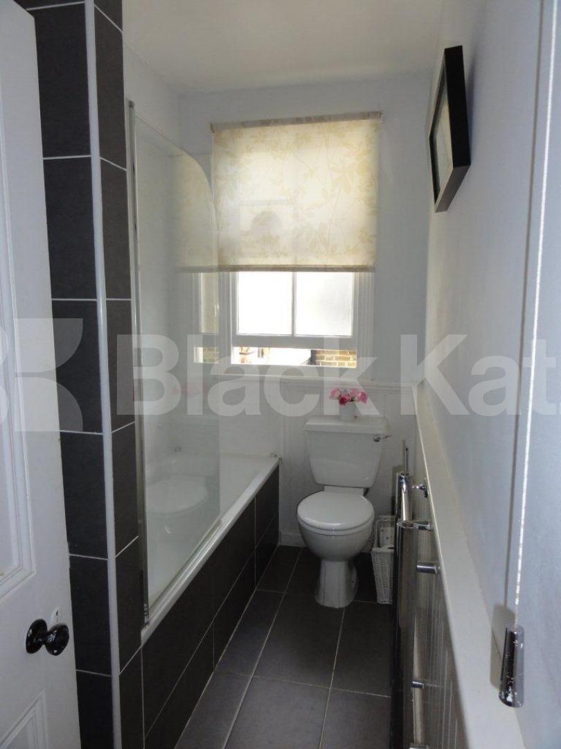 			LET , 3 Bedroom, 1 bath, 1 reception Apartment			 Dornton Road, Balham